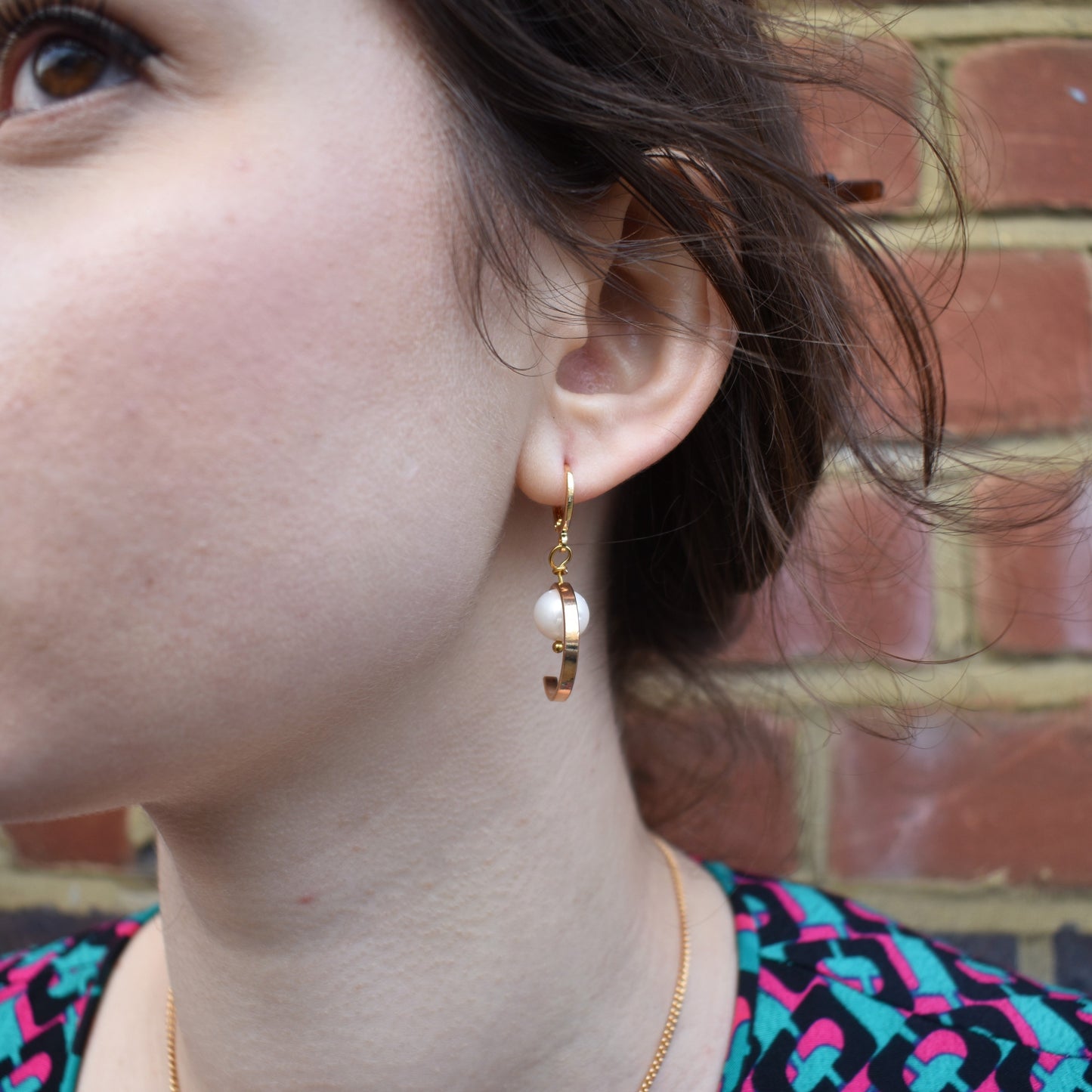 Minimalist circle and freshwater pearl hoop earrings | by Ifemi Jewels-3