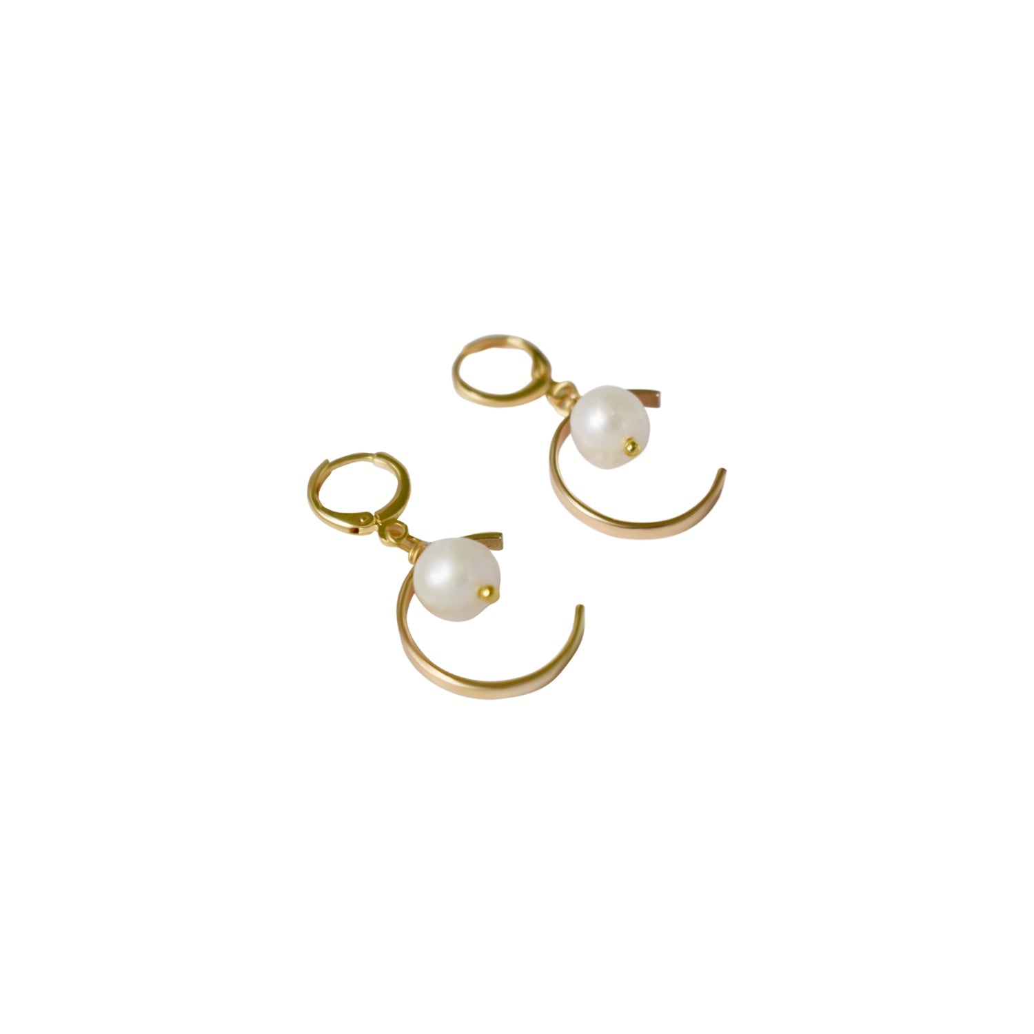 Minimalist circle and freshwater pearl hoop earrings | by Ifemi Jewels-4